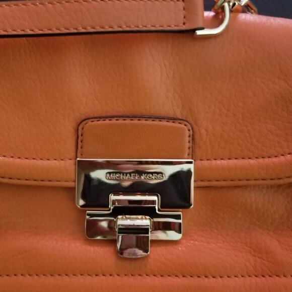 Michael Kors Deneuve Small Shoulder leather bag in Orange - Picture 3 of 15